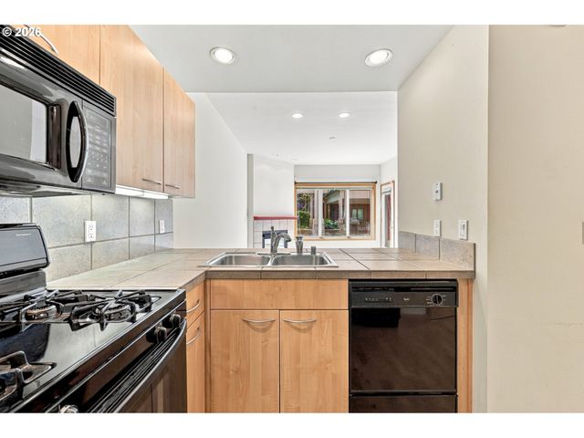 400 W 8TH St 207, Vancouver, WA 98660