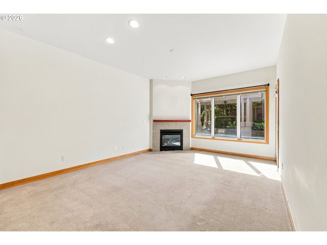 400 W 8TH St 207, Vancouver, WA 98660