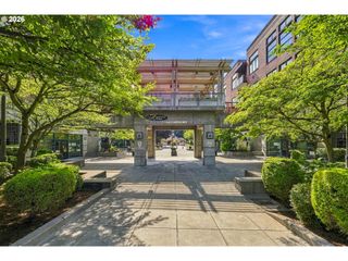 400 W 8TH St 207, Vancouver, WA 98660