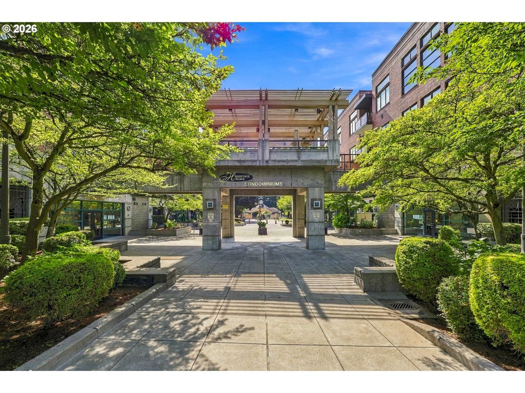 400 W 8TH St 207, Vancouver, WA 98660