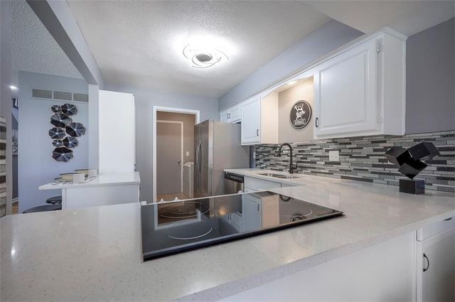 10812 W 116th Street, Overland Park, KS 66210