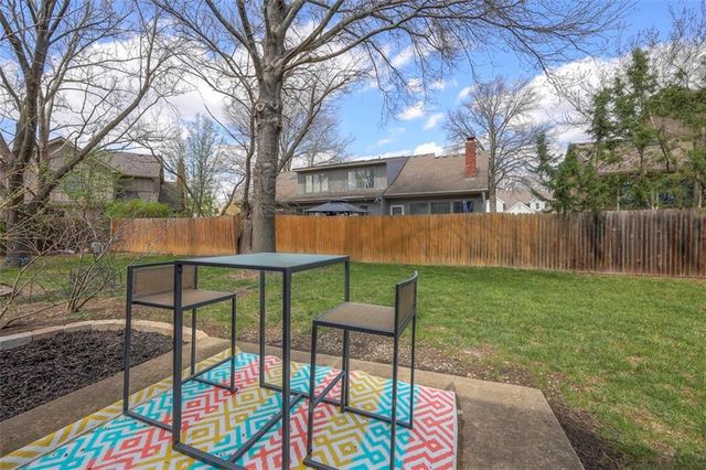 10812 W 116th Street, Overland Park, KS 66210