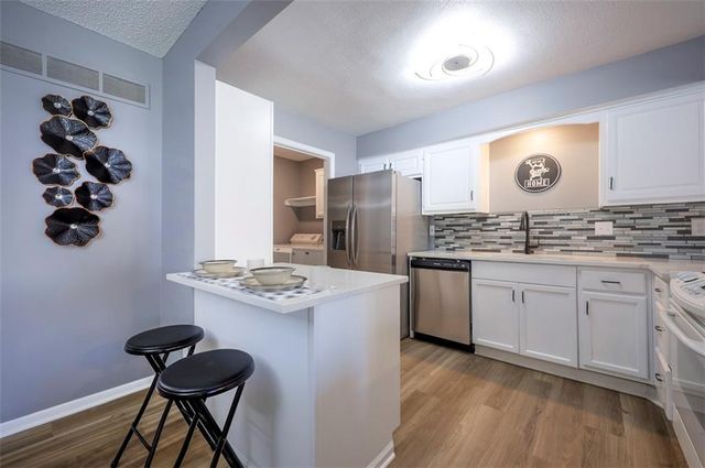 10812 W 116th Street, Overland Park, KS 66210