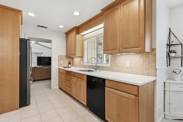 3201 Bonita Dr, Sacramento, CA 95821