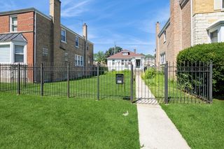 6612 N Mozart Street, Chicago, IL 60645