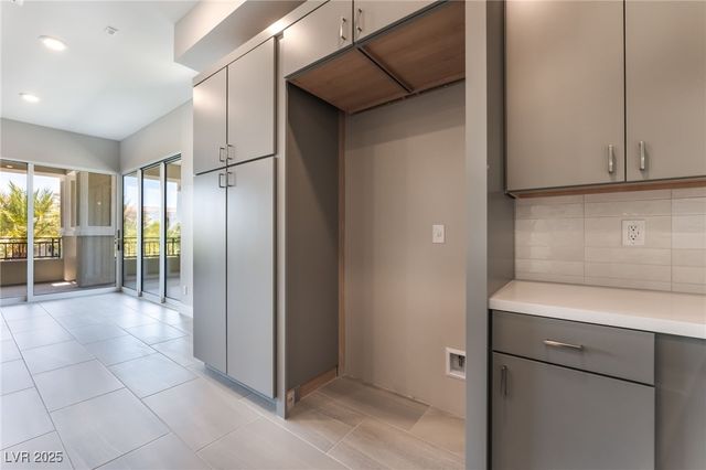 128 Los Cabos Drive 302, Las Vegas, NV 89144