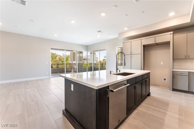 128 Los Cabos Drive 302, Las Vegas, NV 89144