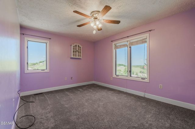 940 Hilltop Lane, Kodak, TN 37764