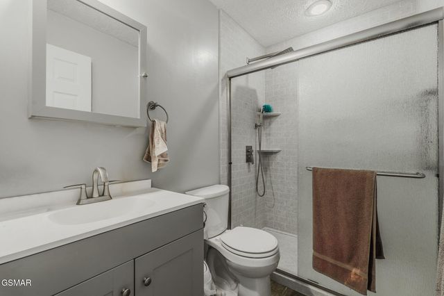 940 Hilltop Lane, Kodak, TN 37764