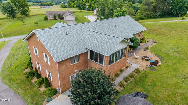 940 Hilltop Lane, Kodak, TN 37764