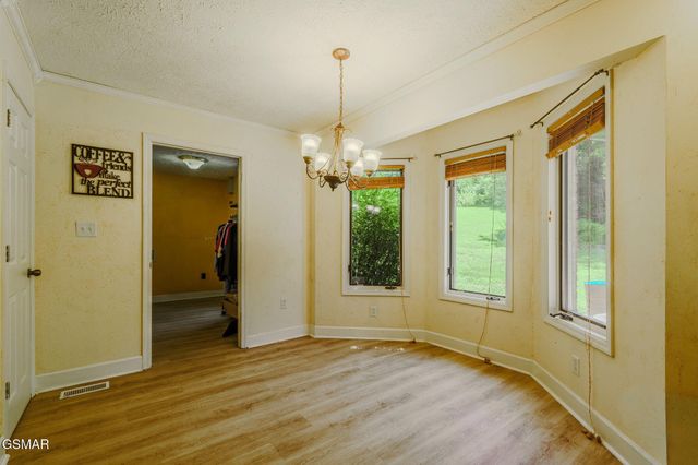 940 Hilltop Lane, Kodak, TN 37764