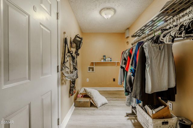 940 Hilltop Lane, Kodak, TN 37764