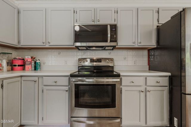 940 Hilltop Lane, Kodak, TN 37764