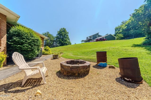 940 Hilltop Lane, Kodak, TN 37764