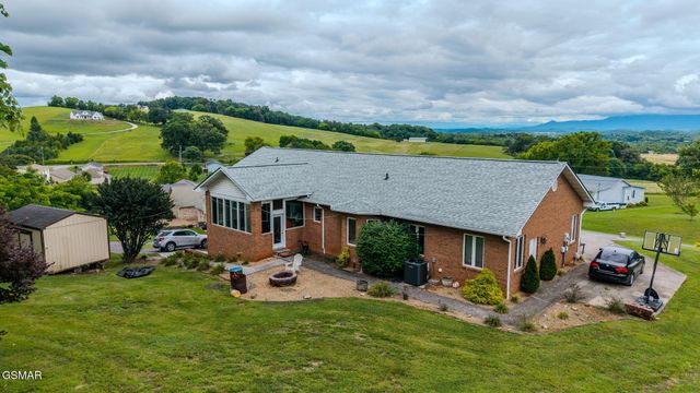 940 Hilltop Lane, Kodak, TN 37764