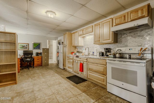 940 Hilltop Lane, Kodak, TN 37764
