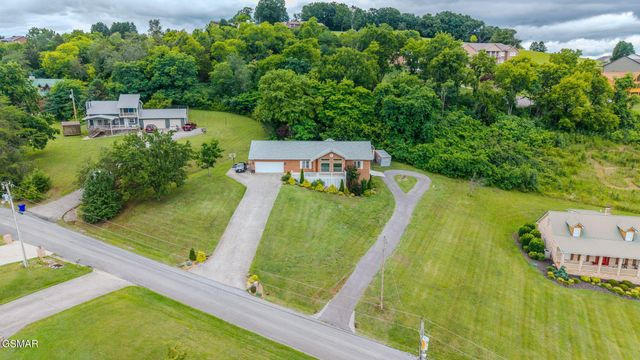 940 Hilltop Lane, Kodak, TN 37764