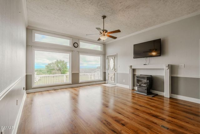 940 Hilltop Lane, Kodak, TN 37764