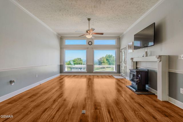 940 Hilltop Lane, Kodak, TN 37764