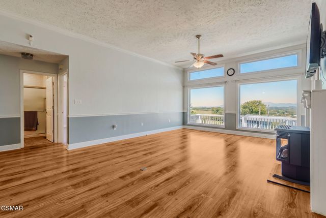 940 Hilltop Lane, Kodak, TN 37764