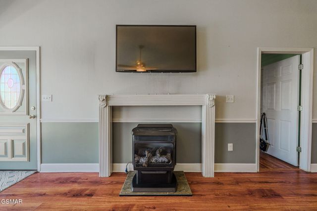 940 Hilltop Lane, Kodak, TN 37764