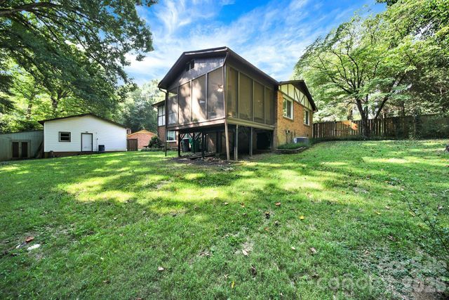 2311 Laurelwood Circle, Charlotte, NC 28214