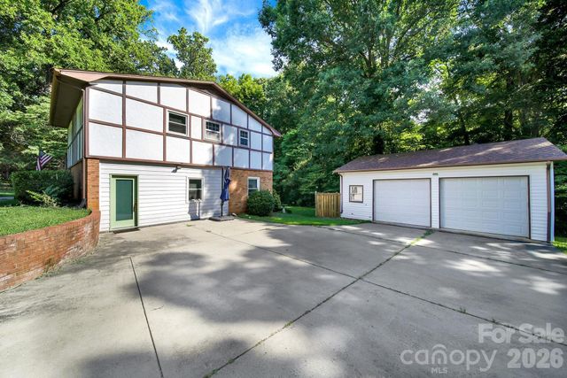 2311 Laurelwood Circle, Charlotte, NC 28214