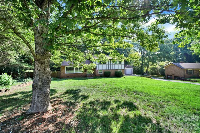 2311 Laurelwood Circle, Charlotte, NC 28214