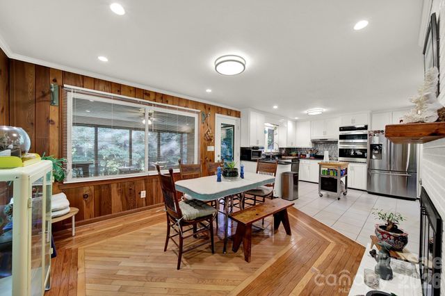 2311 Laurelwood Circle, Charlotte, NC 28214