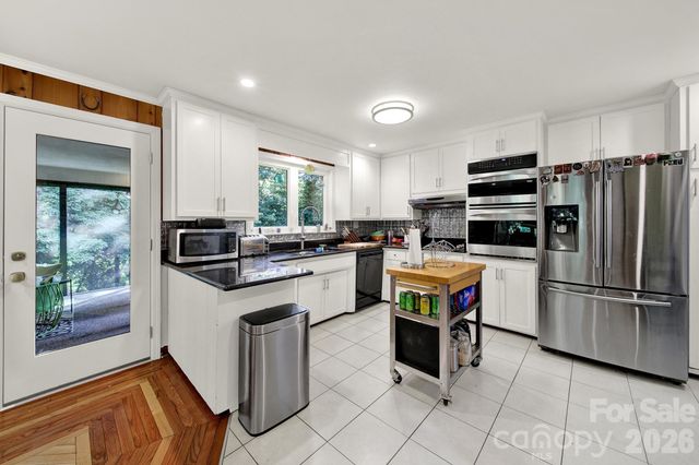 2311 Laurelwood Circle, Charlotte, NC 28214