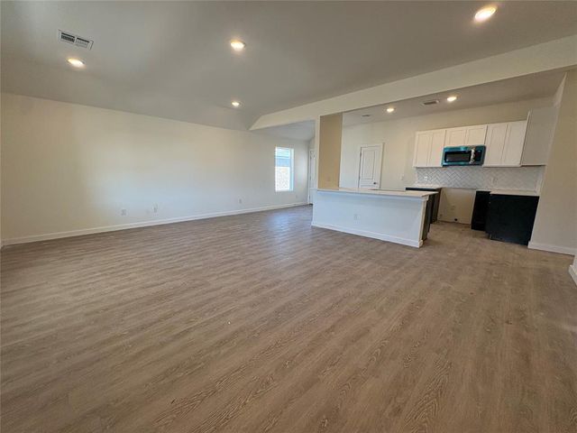 10116 Pennington Street, Harrah, OK 73045