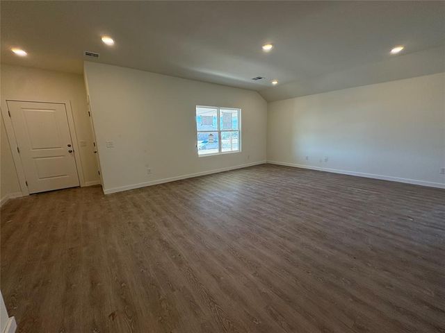 10116 Pennington Street, Harrah, OK 73045