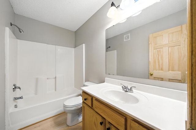 4360 Blakewood Drive, Shakopee, MN 55379
