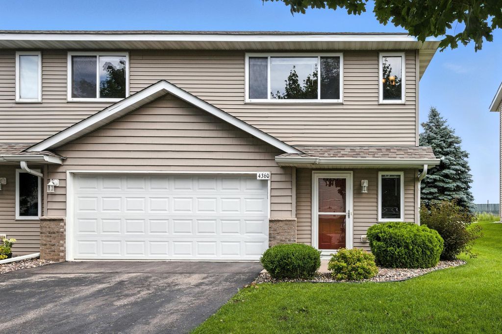4360 Blakewood Drive, Shakopee, MN 55379