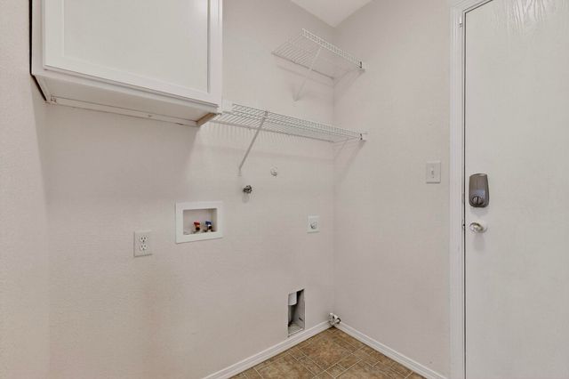 424 WHITETHORN Street SW, Albuquerque, NM 87121