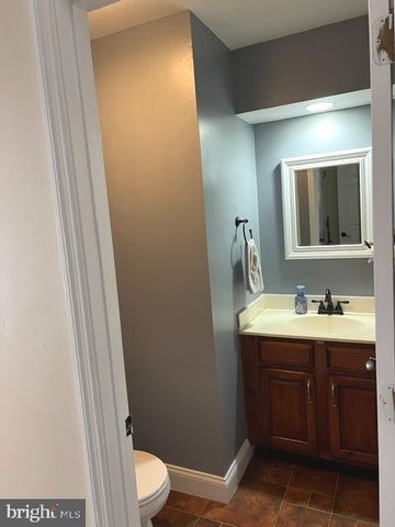 525 COBBLESTONE LN, Lancaster, PA 17601