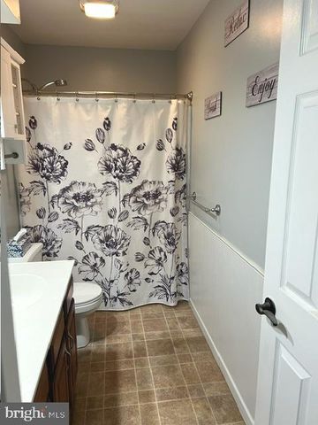 525 COBBLESTONE LN, Lancaster, PA 17601