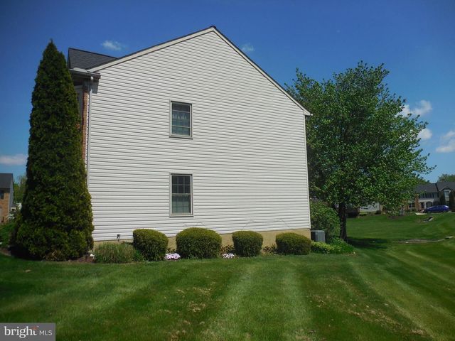 525 COBBLESTONE LN, Lancaster, PA 17601