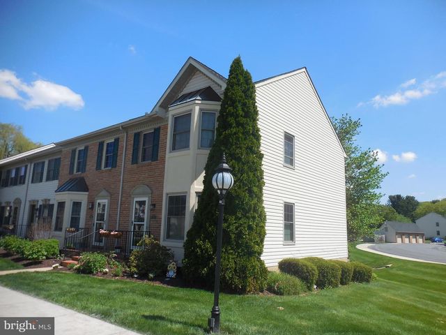 525 COBBLESTONE LN, Lancaster, PA 17601