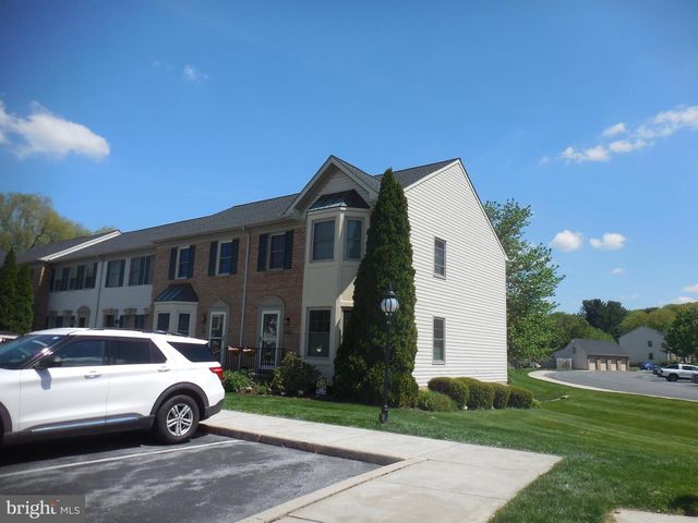 525 COBBLESTONE LN, Lancaster, PA 17601