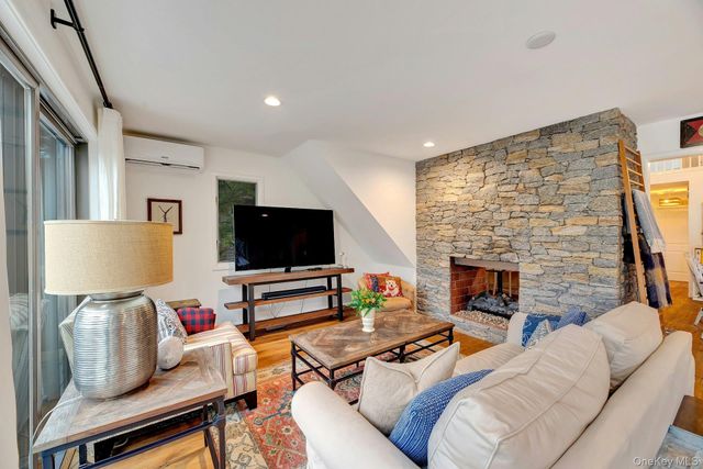 25 Miami Avenue, Peconic, NY 11958