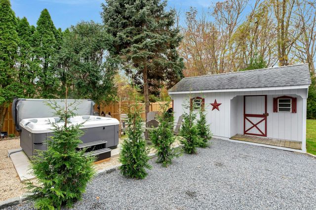 25 Miami Avenue, Peconic, NY 11958