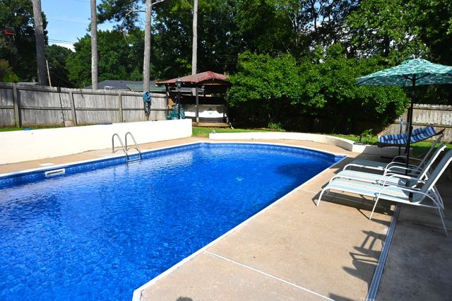 105 Cayce Valley Dr, Columbia, TN 38401