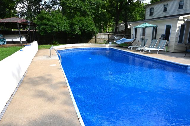 105 Cayce Valley Dr, Columbia, TN 38401