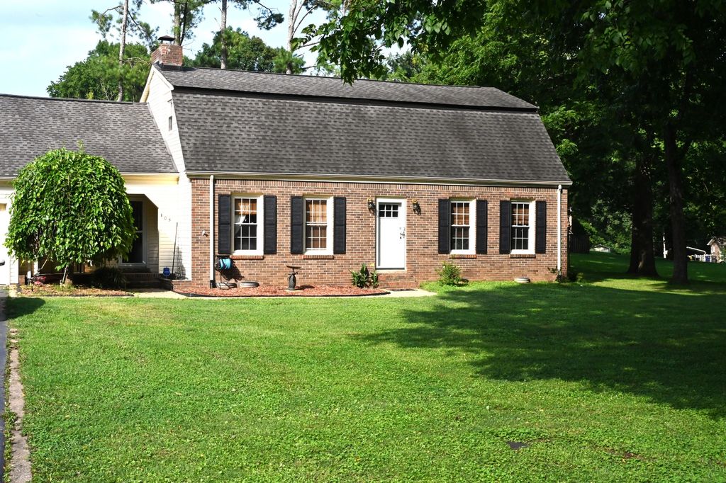 105 Cayce Valley Dr, Columbia, TN 38401