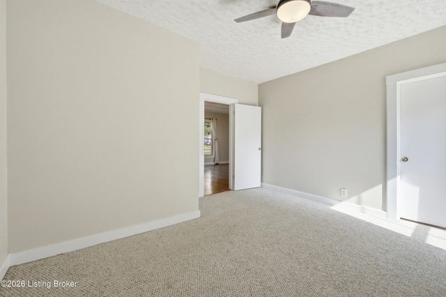 12012 Brinley Ave, Louisville, KY 40243