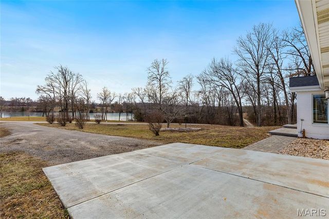 22121 Glen Ellen Cove, Warrenton, MO 63383