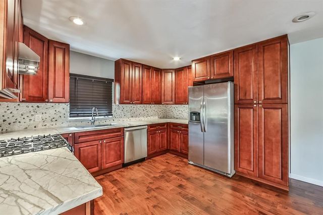 6530 Westview Drive, Houston, TX 77055