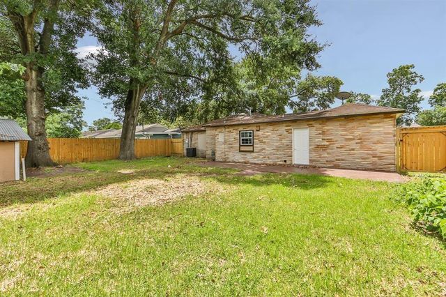 6530 Westview Drive, Houston, TX 77055