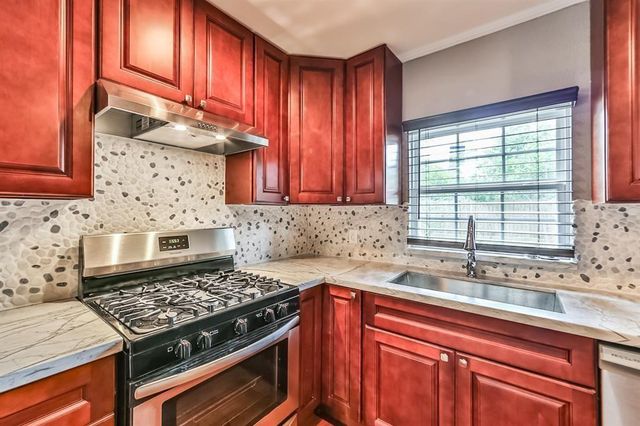 6530 Westview Drive, Houston, TX 77055